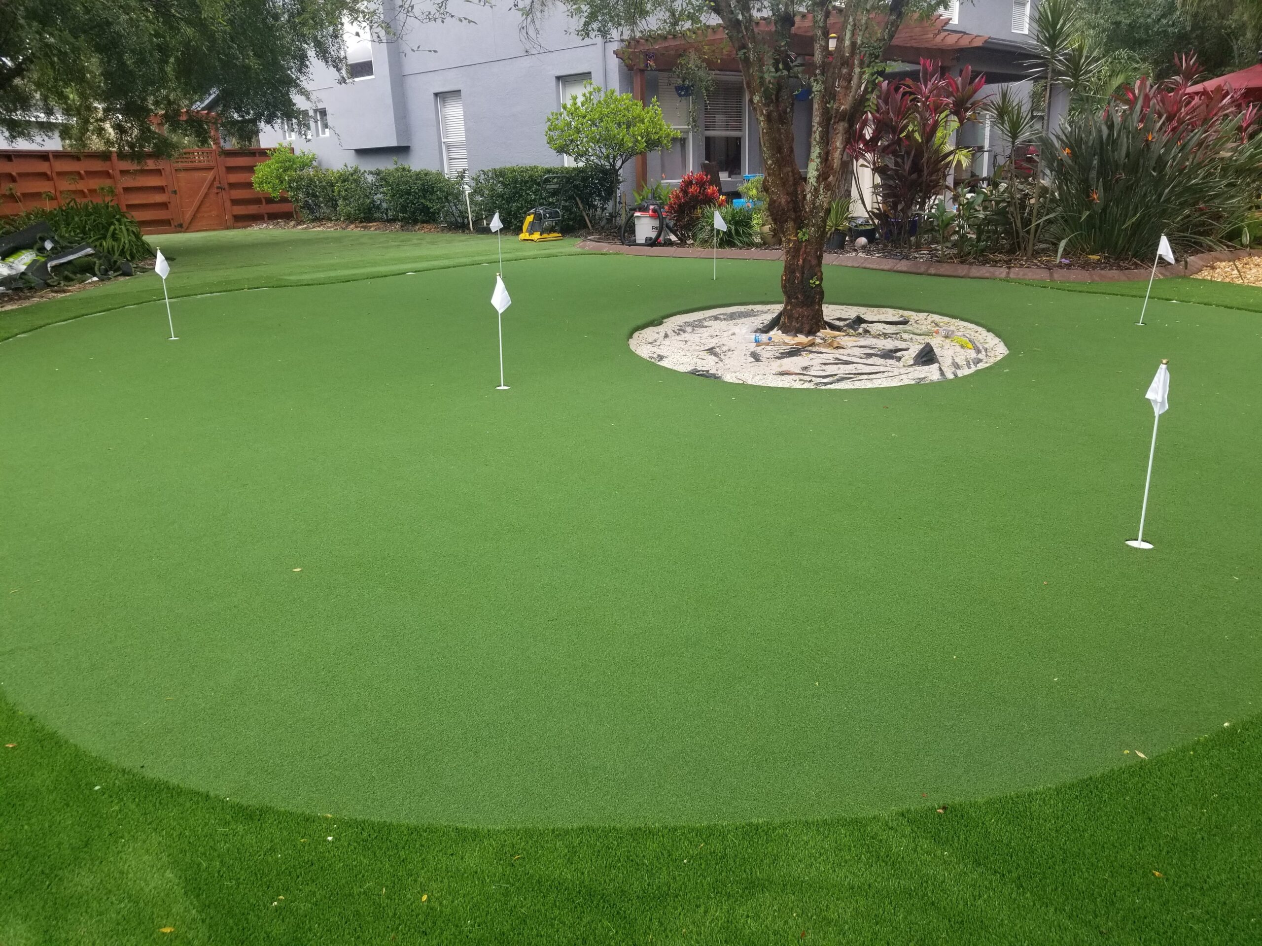 Putting Green Pros (94) fake grass installation of golf putting green